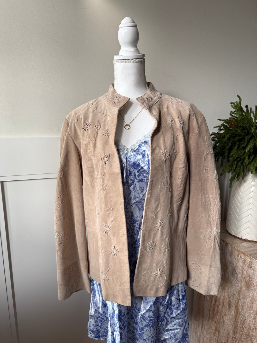 Vintage y2k Genuine Suede Beige Floral Embroidered Jacket